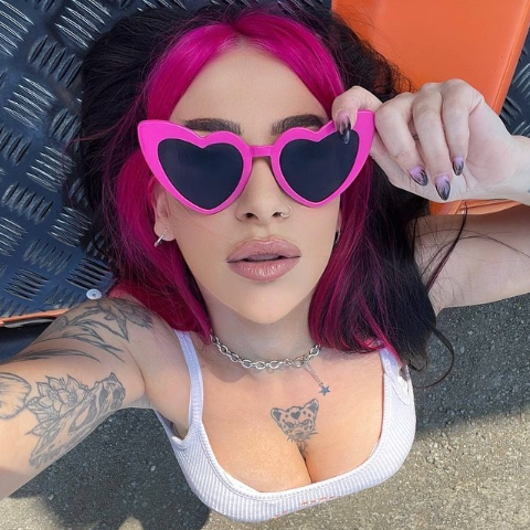 Hayley Quinn Photo