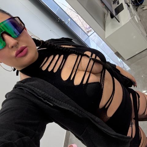 Soy actriz nopor curvy y me encanta hacerte goz...