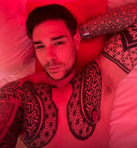 Contenido especial para mis fans gay y también ...