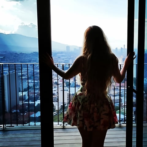 Belleza costarricense que ama viajar y hacer nu...
