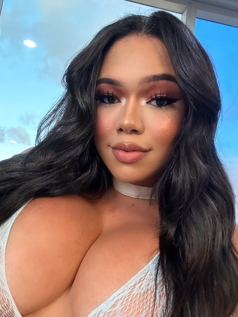  your favorite kinky latina trans woman😈 🌸🍆
