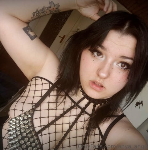 🖤 Your cute goth gf from Switzerland 🖤
