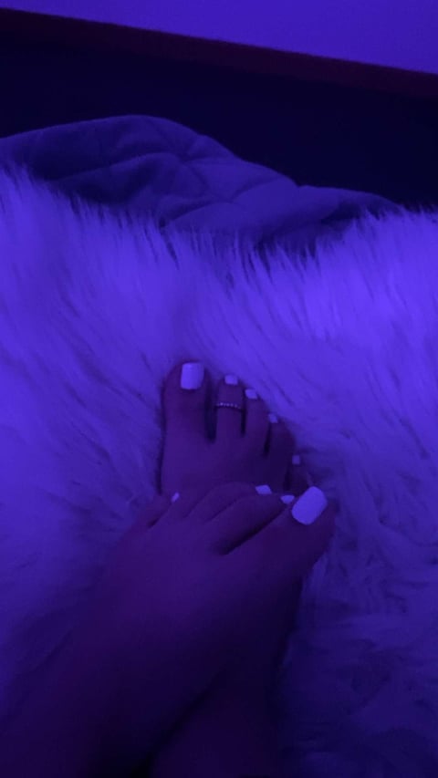 Goddess Inez. Your favourite 18 year old foot m...