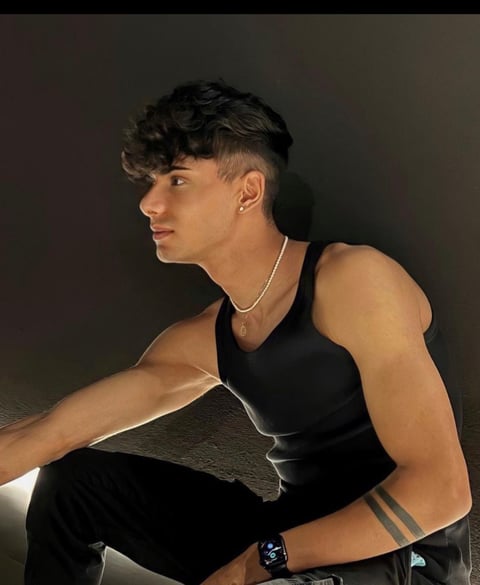 Qui troverai contenuti porno, nudo, gay e Fetish.