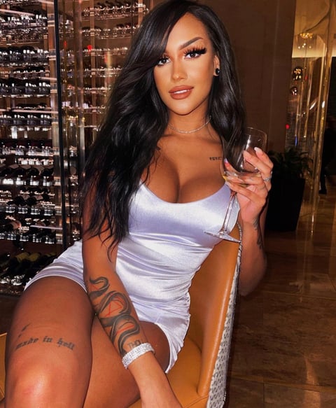 Zoey Sinn Photo