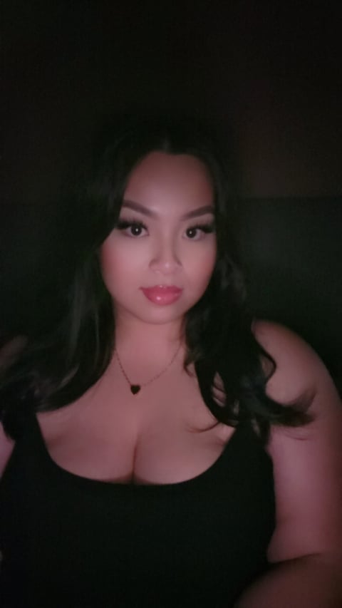 Your favorite big booty Filipina 💜