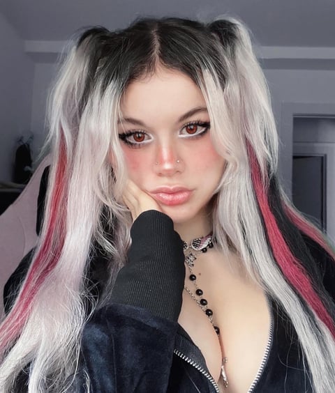 Hello, I'm shinra <3, a gothic girl who ...