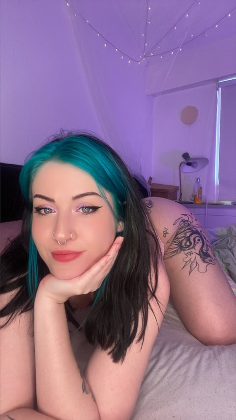 Im your soft & submissive, bisexual, goth g...