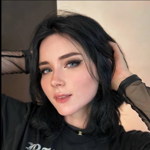 Your sweet cosplayer cutie 😜