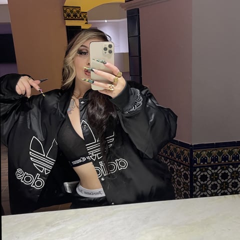Hi 🦋 I’m Magnolia, The goth with a fat ass that...