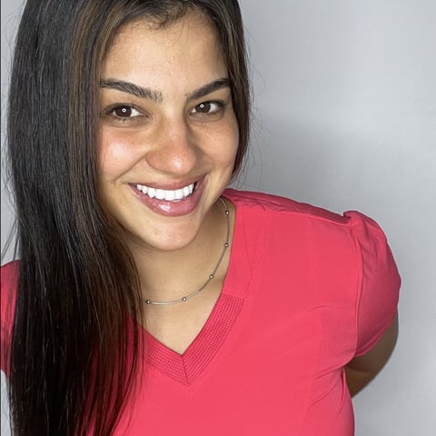 I'm Clara, a 20 year old nurse from Costa Rica ...