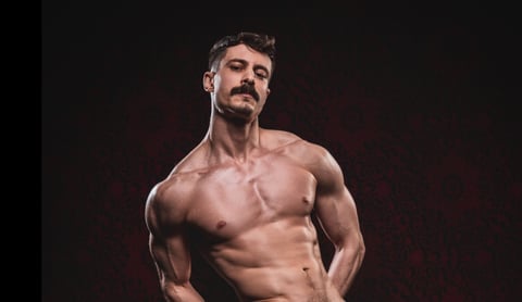 ＳＴＲＩＰＰＥＤ ¹⁸⁺ 𝙴𝚇𝙲𝙻𝚄𝚂𝙸?