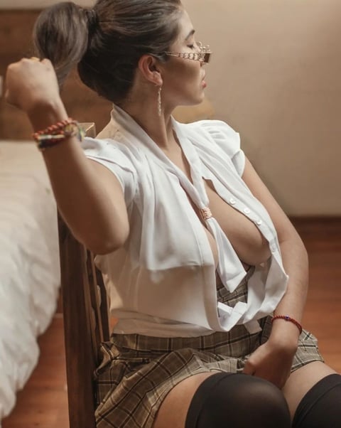 こんにちは、私はボリビア出身のラテン系女性です...
