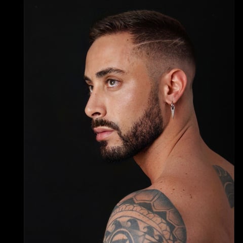 ✅️Authentic Cuban male.