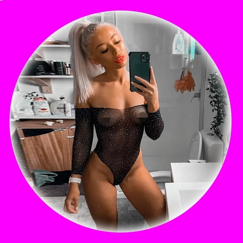 👙 Dress ups! Think naughty maid, teacher etc.