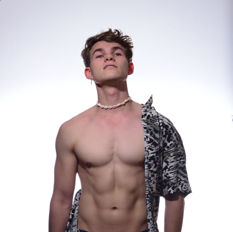 German muscle twink with big dick 🍆 and perfect...