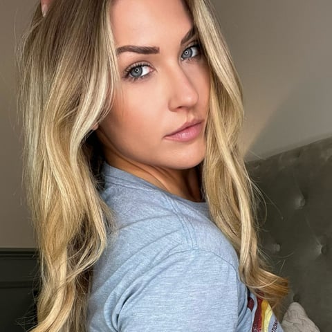 I’m your little blonde British babe 🥰