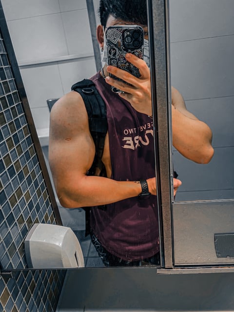 SINGAPOREAN 🇸🇬 trying to explore the new side o...