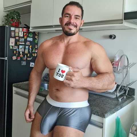 I'm gay gamer and cosplayer .