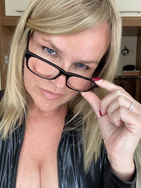 Filthiest BBC orgy loving hot wife I am toned, ...