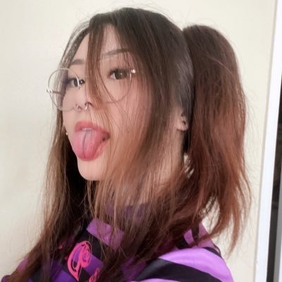 Ur nextdoor alternative gamer gf with lots of p...