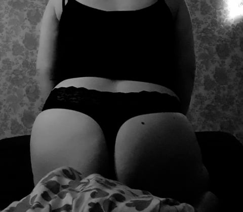 A curvy northern girl from Sweden with a please...