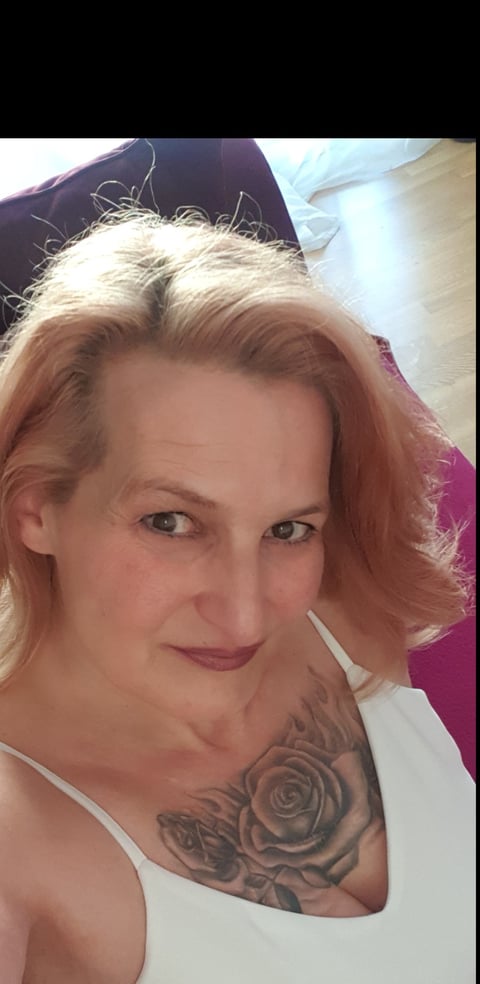 I am a crazy, passionate hot swiss milf who enj...