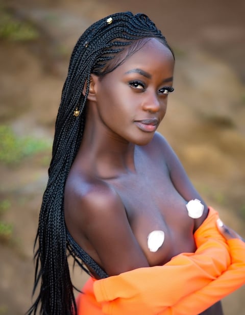 Hi  I’m 𝗧𝗿𝗮𝗰𝗲𝘆 ! 👋🏽 . I'm a medical student and...