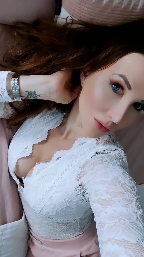 Hi Lovies. Im finnish housewife, mediaworker an...