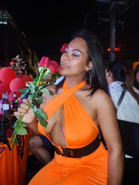 Jasmine Ladyboy gold