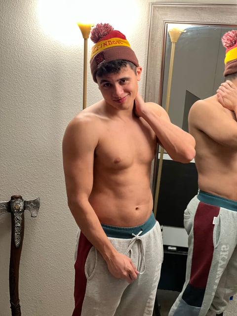 I’m Luke, your new fav gamer boyfriend showing ...