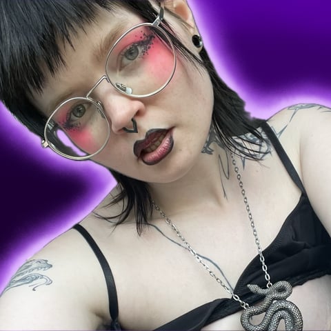 ♡ E-Girl playing mainly League of Legends - tea...