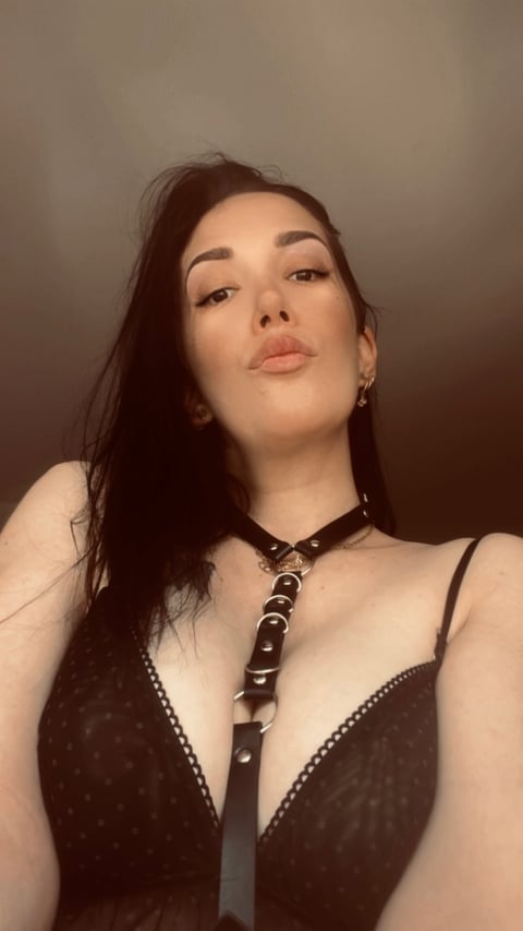 You can speak with me in English, Serbian and S...