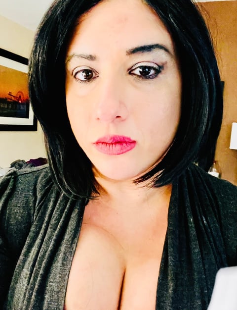 I’m a tasty 39, thick Greek and Hungarian Cock ...