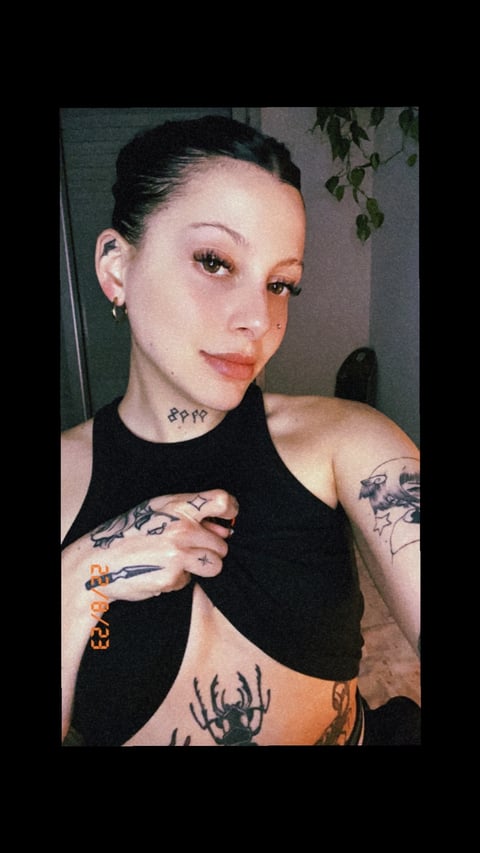 I am Srta.B, Tattoed girl, hairy, DOMI, fan of ...