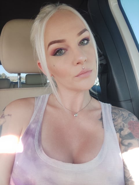💋🌸I am a South African born, green eyed girl . ...