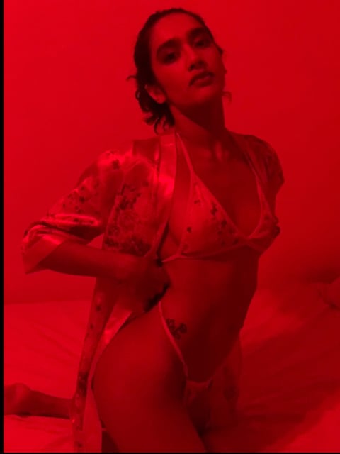 Subscribe and receive a cute nude of me ☺️Just ...