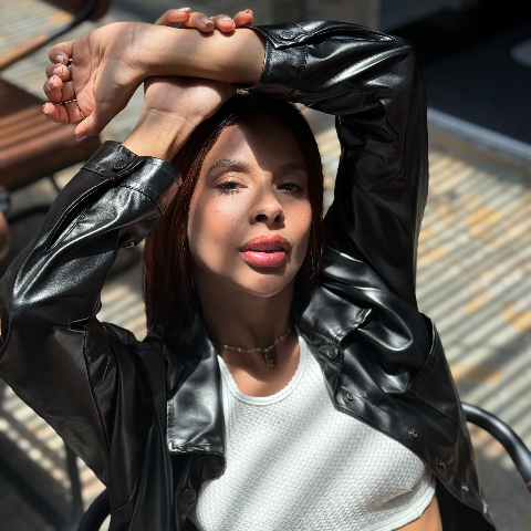 Profile Background for Aisha Ferrari ❤
