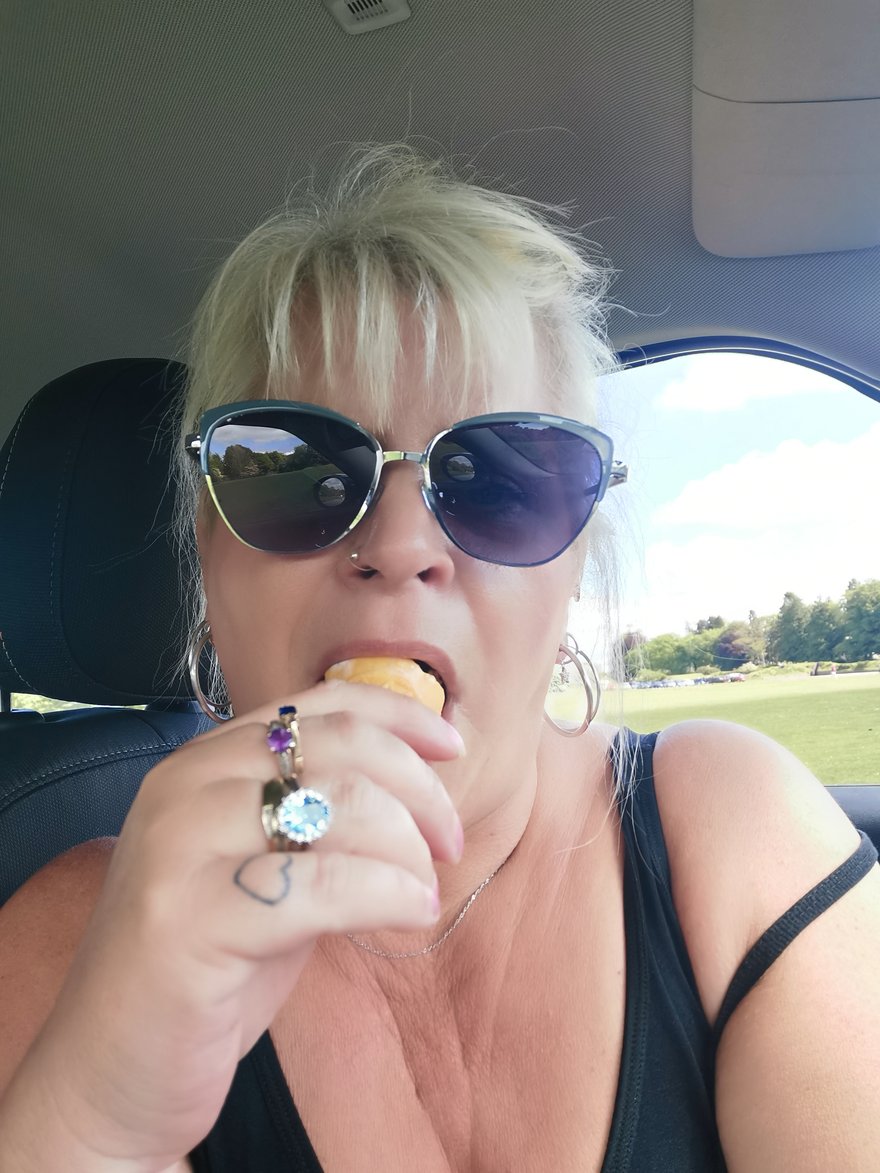 Mrs granny pants - Official Page