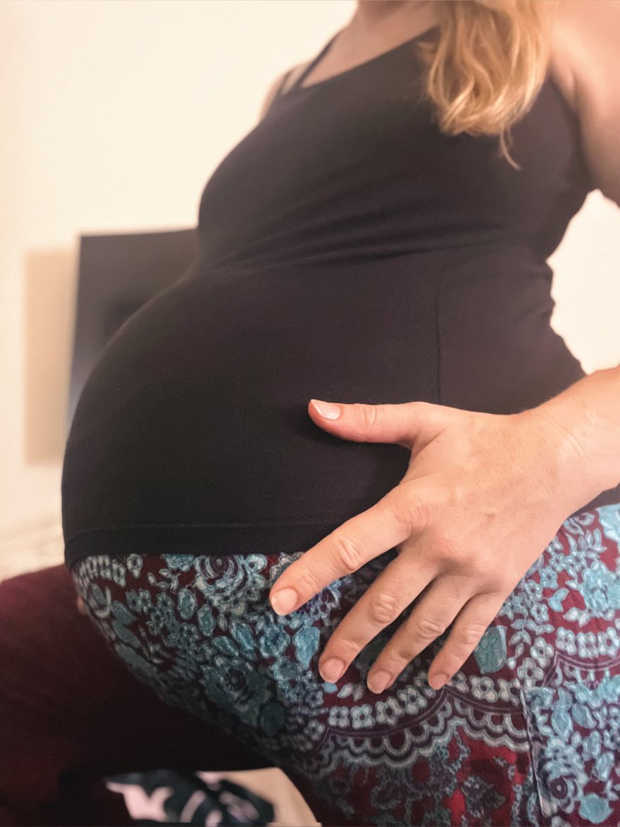 Pregnant English Rose - Official Page