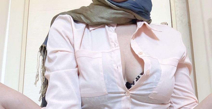 Hijabi Arab girl 🧕🏻 - Official Page